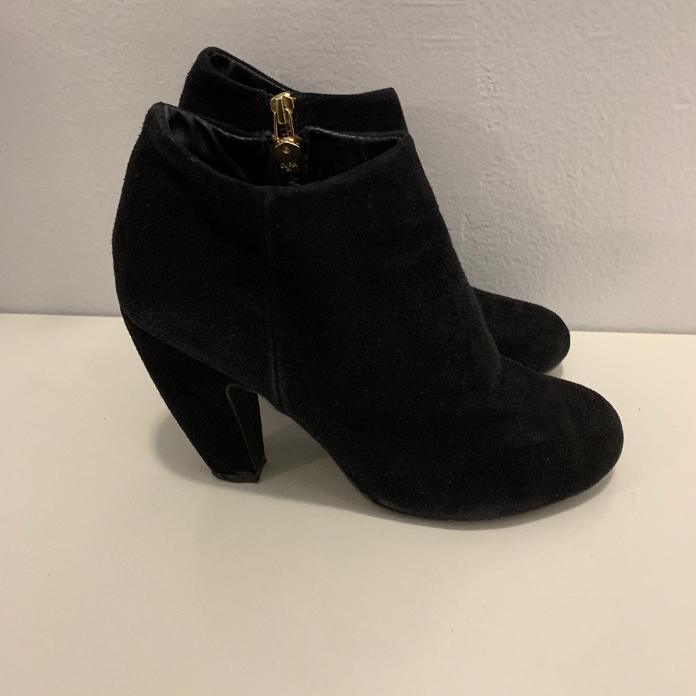 Womens Steve Madden Black Ankle Booties - Size 7